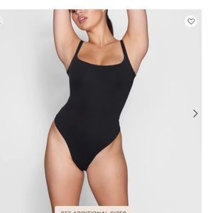 SKIMS fits everybody square neck bodysuit black ONYX size medium NWT